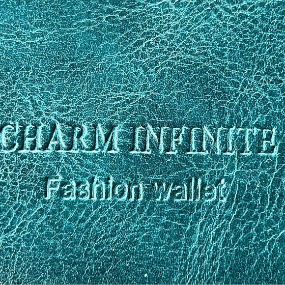 NWOT Ladies Charm Infinite Blue Green Leather Wristlet Wallet - Picture 5 of 9